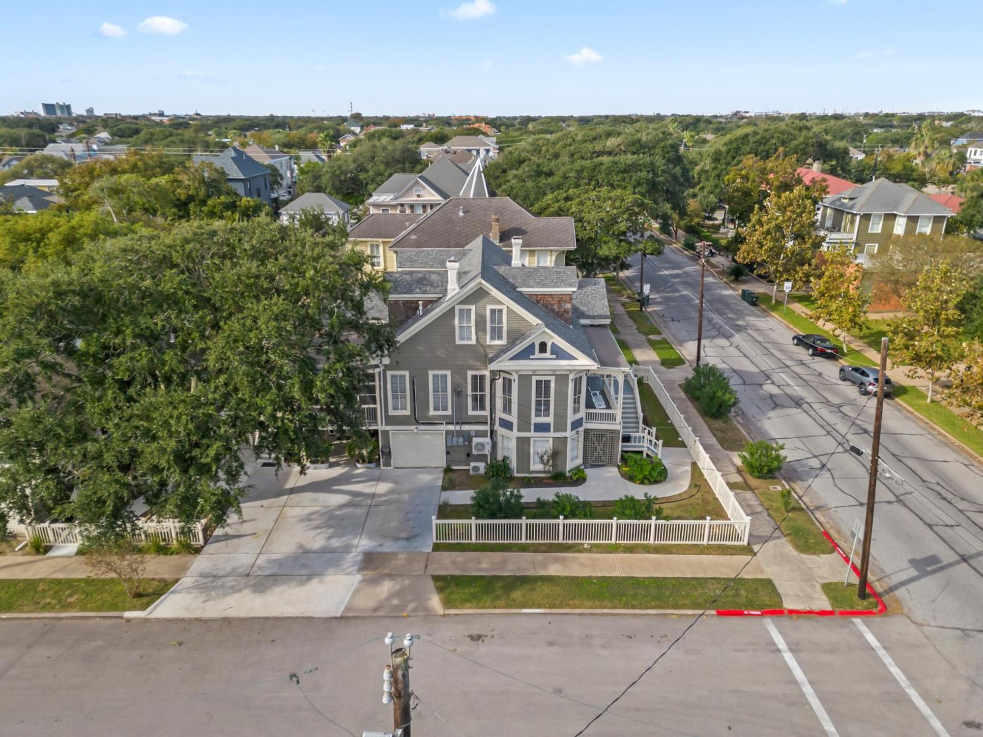 Historic Galveston Family Beach Home With 3 King Beds מראה חיצוני תמונה